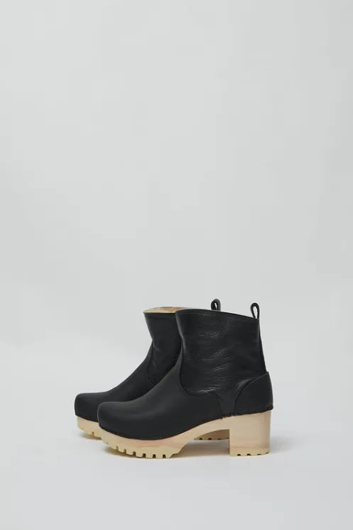 No.6 Store Collections | Clog Boots | 5" Pull on Shearling Clog Boot on Mid Tread in Ink Aviator on White Base